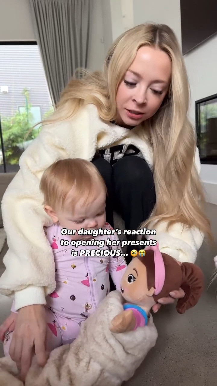 Ellie’s reaction to opening her presents is PRECIOUS ❤️

#LTKFamily #LTKWatchNow #LTKBaby