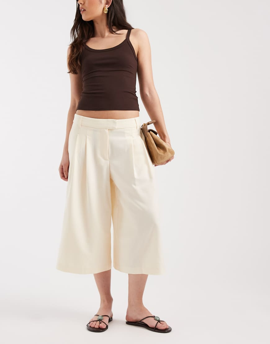 ASOS DESIGN tailored wide bermuda culottes in cream-White | ASOS (Global)
