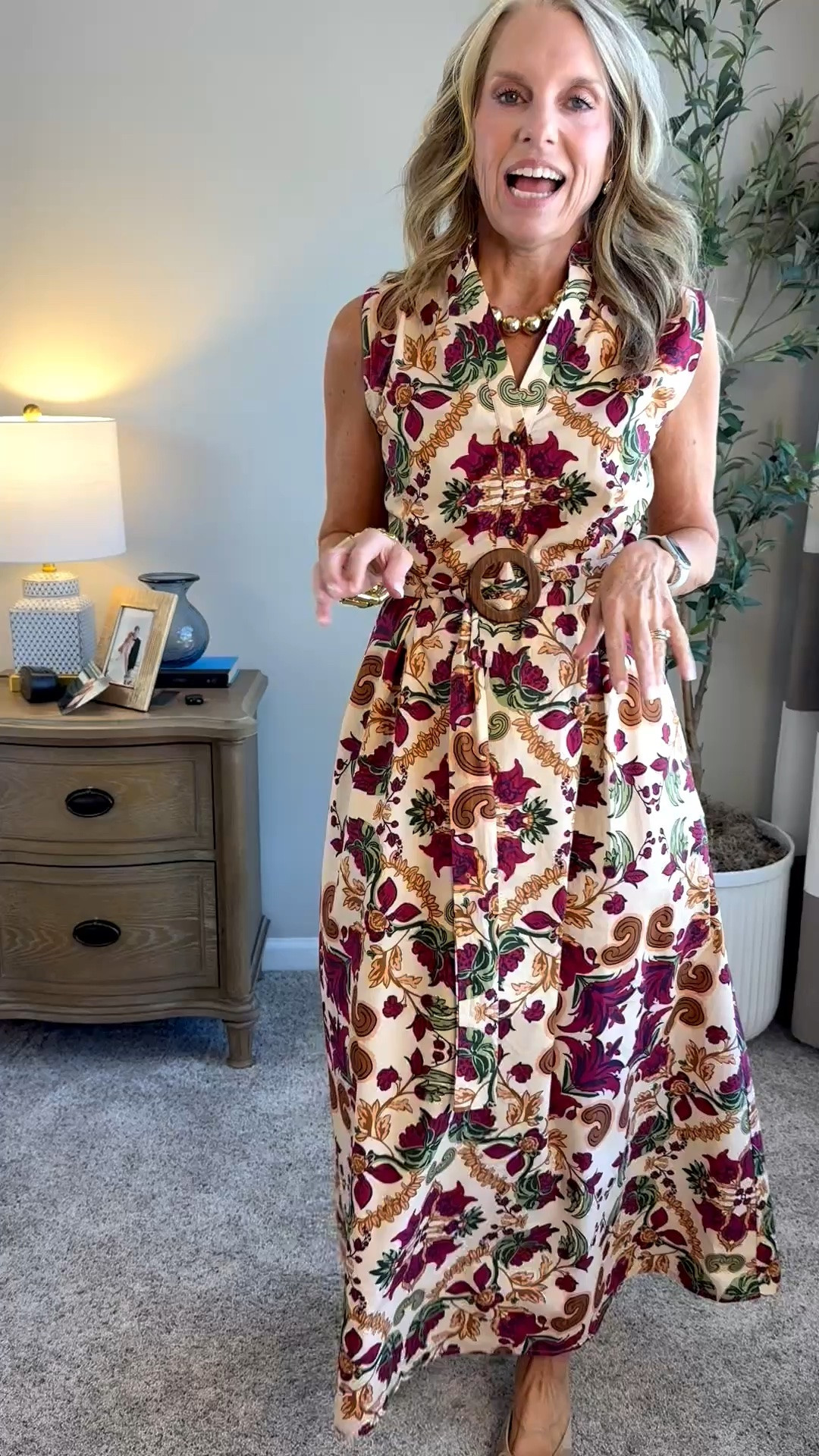Gorgeous fall dress for church, work, showers, special dinners. Wearing XS