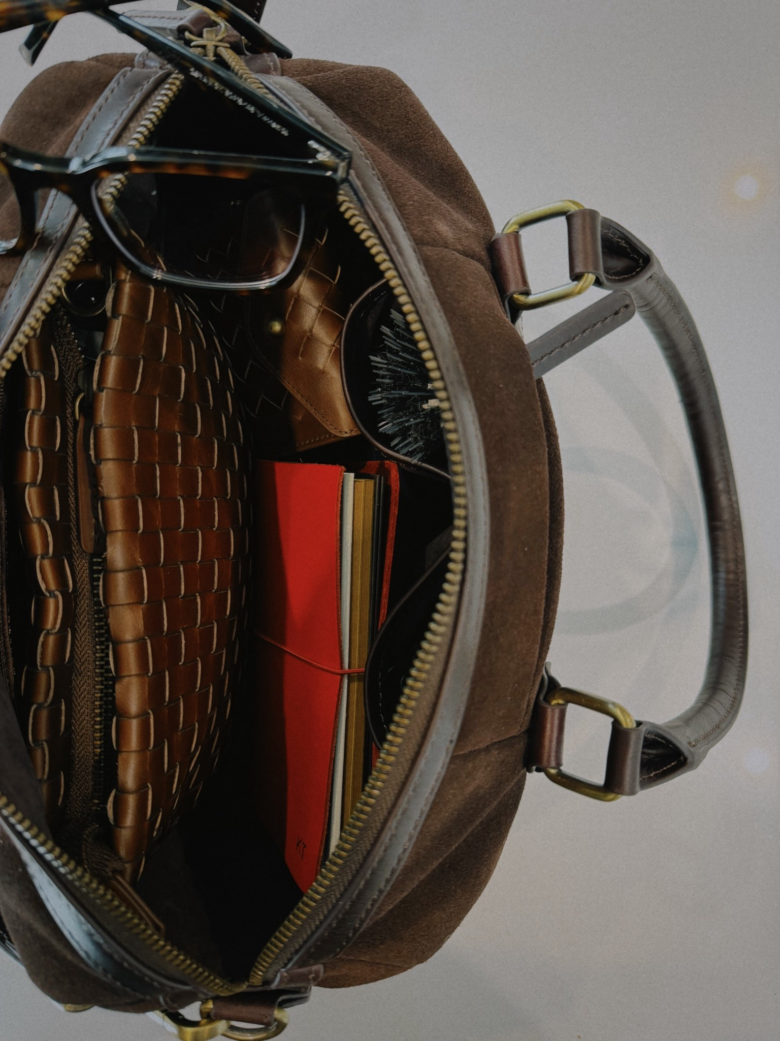 what’s in my bag: journal, catch all bag, wallet wristlet, brush, and my glassess

#LTKdayinmylife #LTKWorkwear #LTKootd