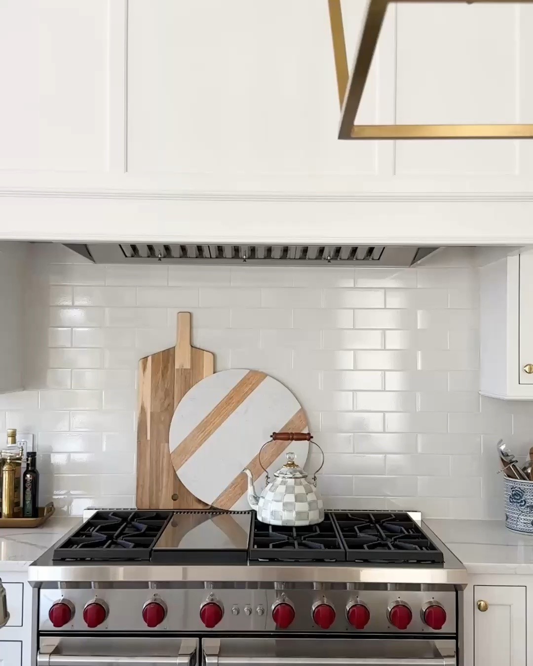 Sometimes it’s the smallest details that make all the difference. 🤍 This MacKenzie-Childs tea kettle adds the prettiest touch of charm and personality to our kitchen — functional enough for everyday use but beautiful enough to leave styled on the stovetop. Such a timeless piece and a perfect gift for the home lover who has everything!