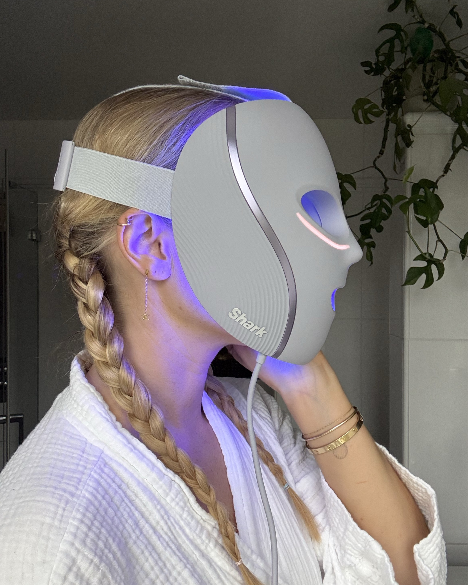 Die Ruhe vor dem Glow! Hier kommt die erste LED Maske die auch kühlen kann. So gut! 

#LTKbeauty #LTKgiftguide #LTKdeutschland