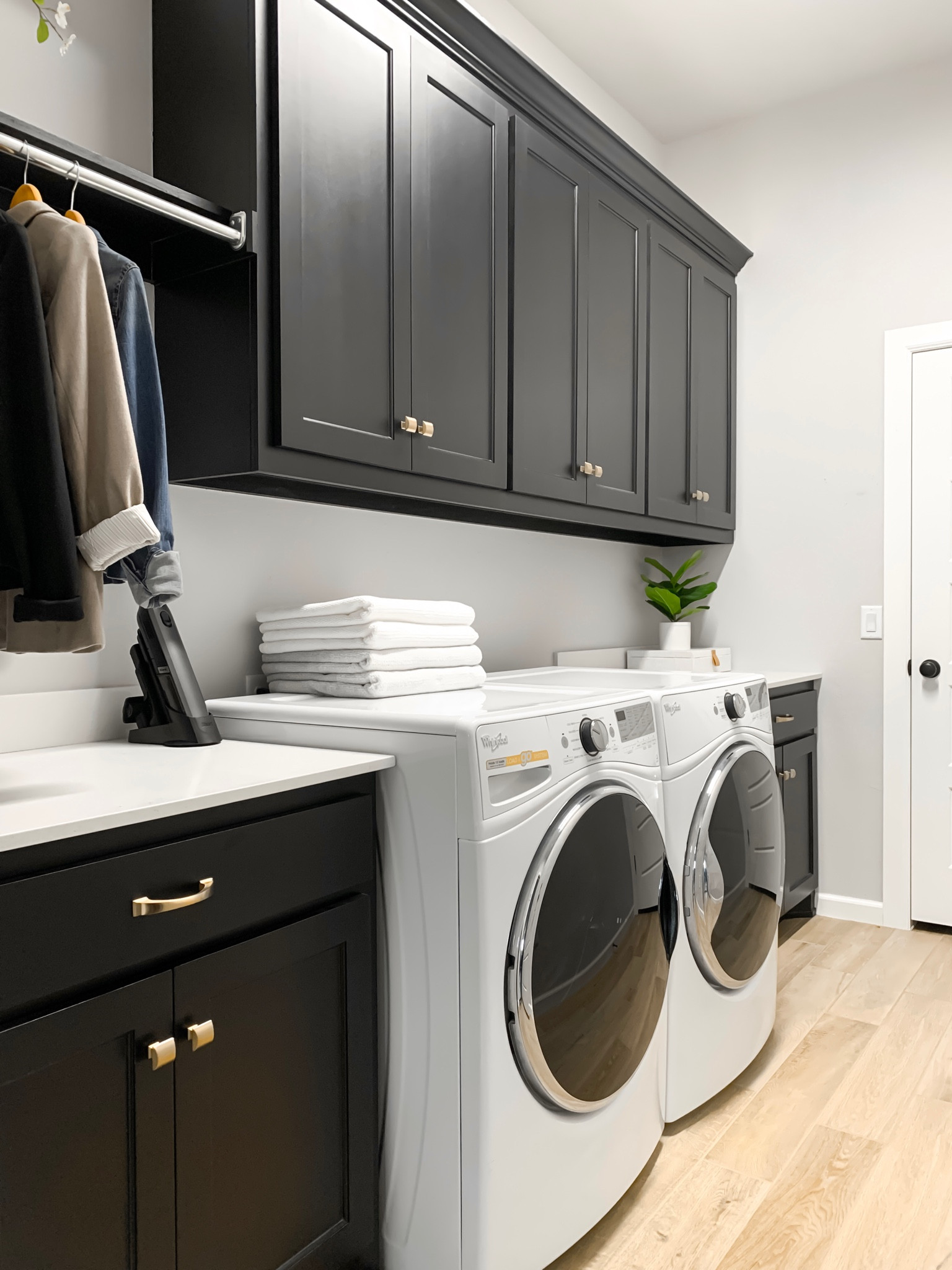 Laundry room details

Home decor, laundry room design, laundry room tile, cabinet knobs, cabinet pulls, laundry room decor, hand vacuum, small vacuum, towels, motion sensor lights, wood tile, laundry flooring, laundry cabinets

#LTKhome #LTKstyletip