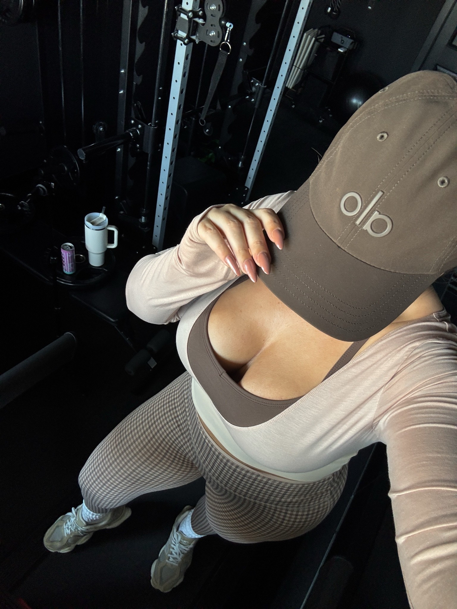 Buying this top in more colors for sure ! 
The leggings I also have in a few colors great quality and they don’t slide down on me. 

Leggings L 
Top XL