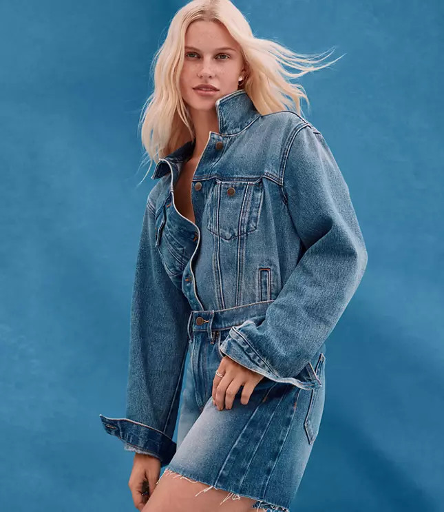 Rivete Petite Fresh Cut Seamed Boyfriend Shorts in Dark Wash | LOFT