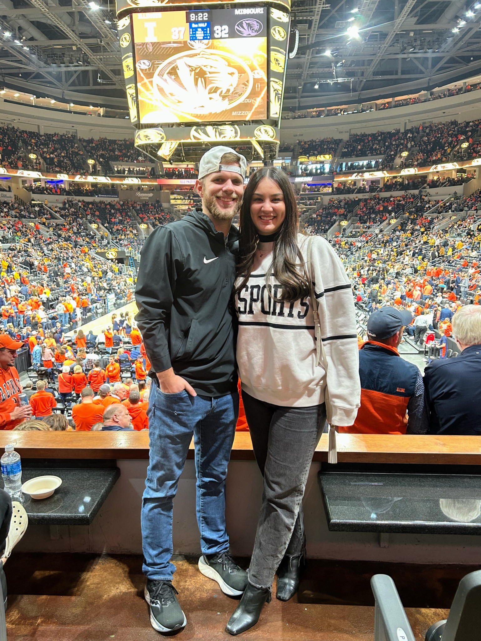 Abercrombie Go Sports Hoodie #sportingevent #gameoutfit #sports #sweatshirt #abecrombie #madewelljeans 