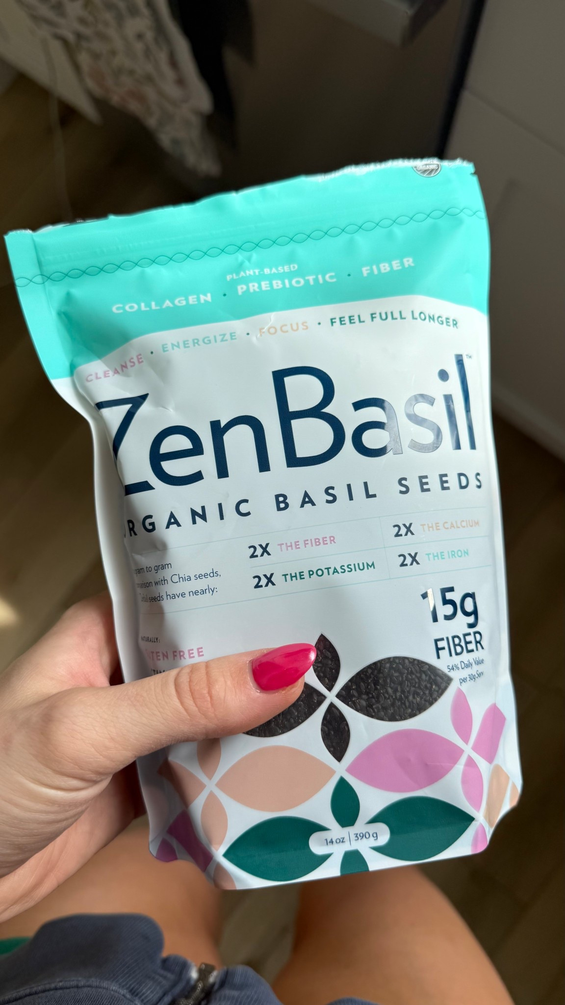 I’ve been obsessed with basil seeds lately.
2 tbsp, soaked in water for 5-10 mins—then just chug it! 

Why I’m into basil seeds:
💚 Supports digestion & reduces bloat
💚 Keeps you full (hello, fewer cravings)
💚 Balances blood sugar
💚 Glowy skin & stronger hair
💚 Natural body detox
💚 Cools the body from the inside out
💚 Full of antioxidants & fiber
