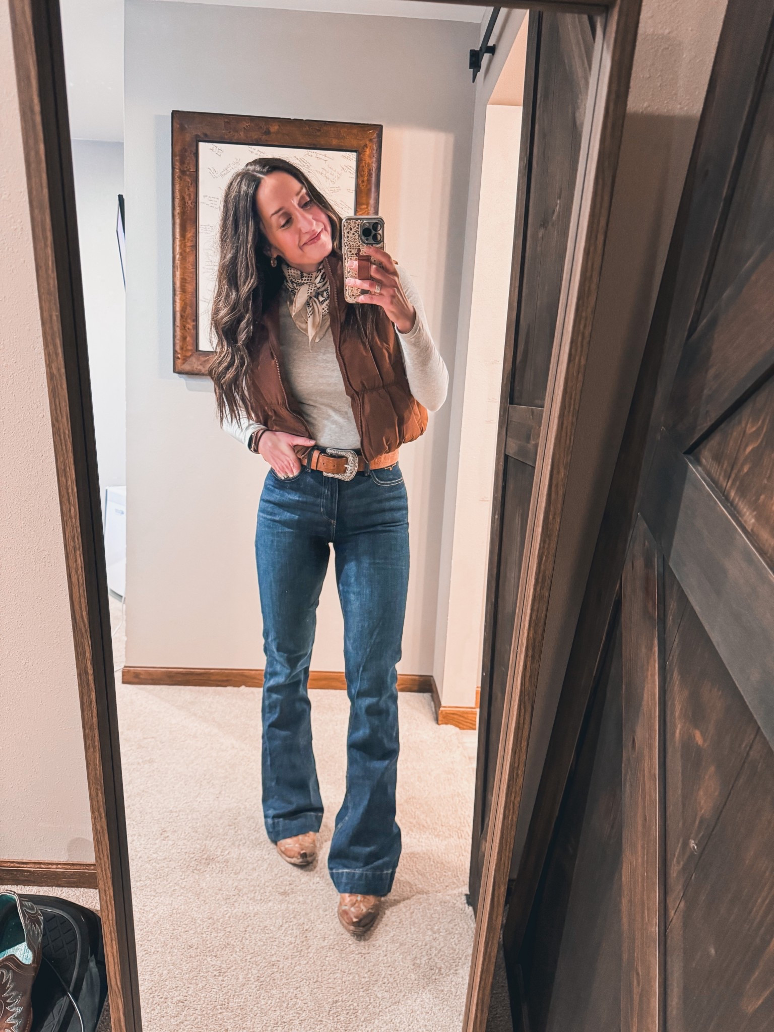 Sale day fit 🙌🏼

Wearing a 0 long in the jeans, a small top, and a small vest