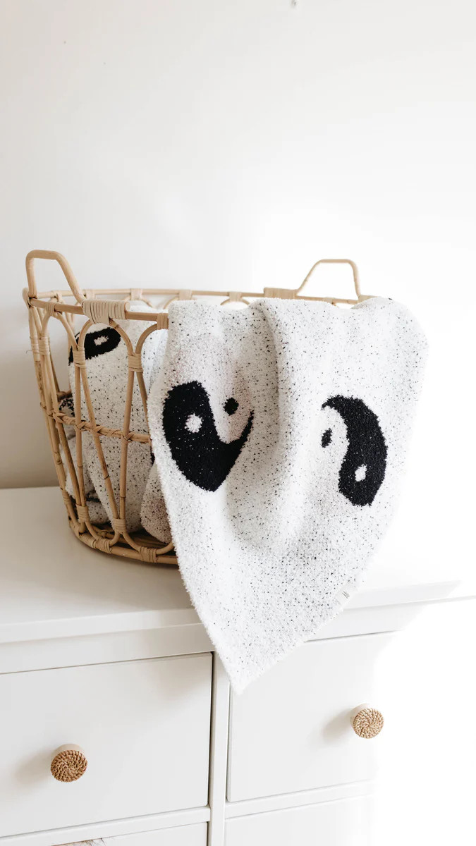 Yin Yang Blanket - Black & White | Forever French