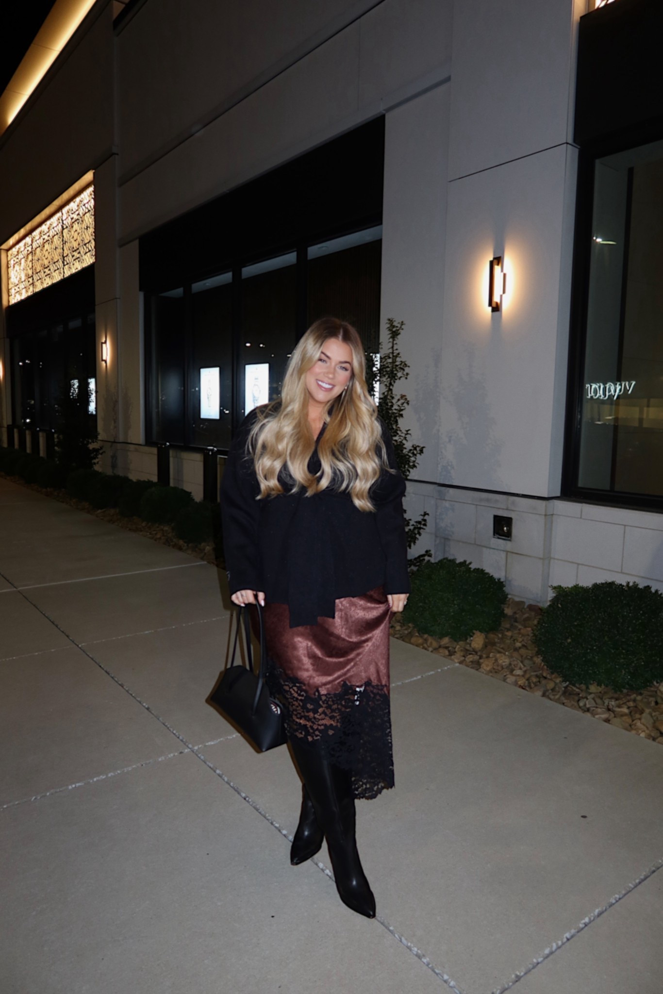 Date night outfit 🖤
Sweater — large (need an XL for the belly)
Skirt — 12 
