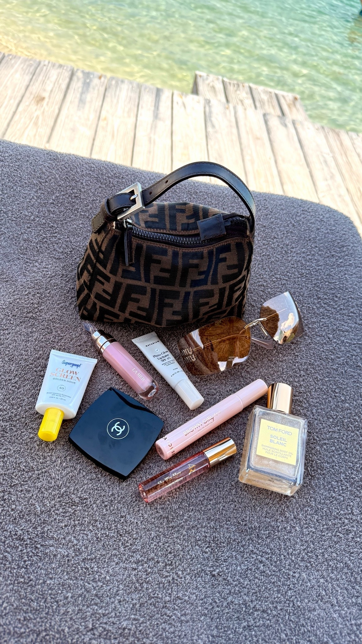 What’s in my bag? Beach Vacay Edition☀️

#LTKBeauty #LTKU #LTKTravel