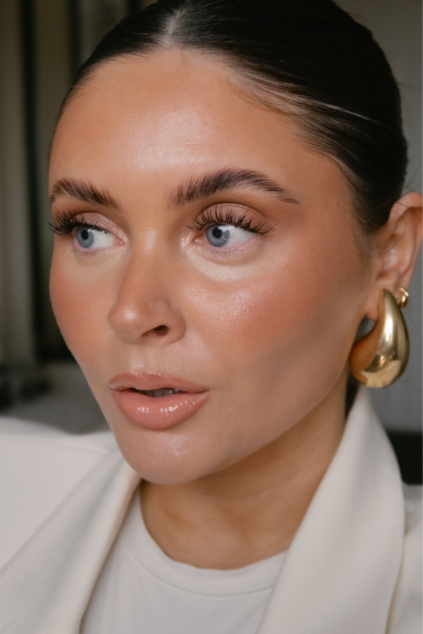 Easy makeup, Charlotte tilbury, luminous silk, pillow talk, full coverage, dewy skin, NARS, hourglass, glossier, Bobbi brown 

#LTKfindsunder50 #LTKfindsunder100 #LTKitbag