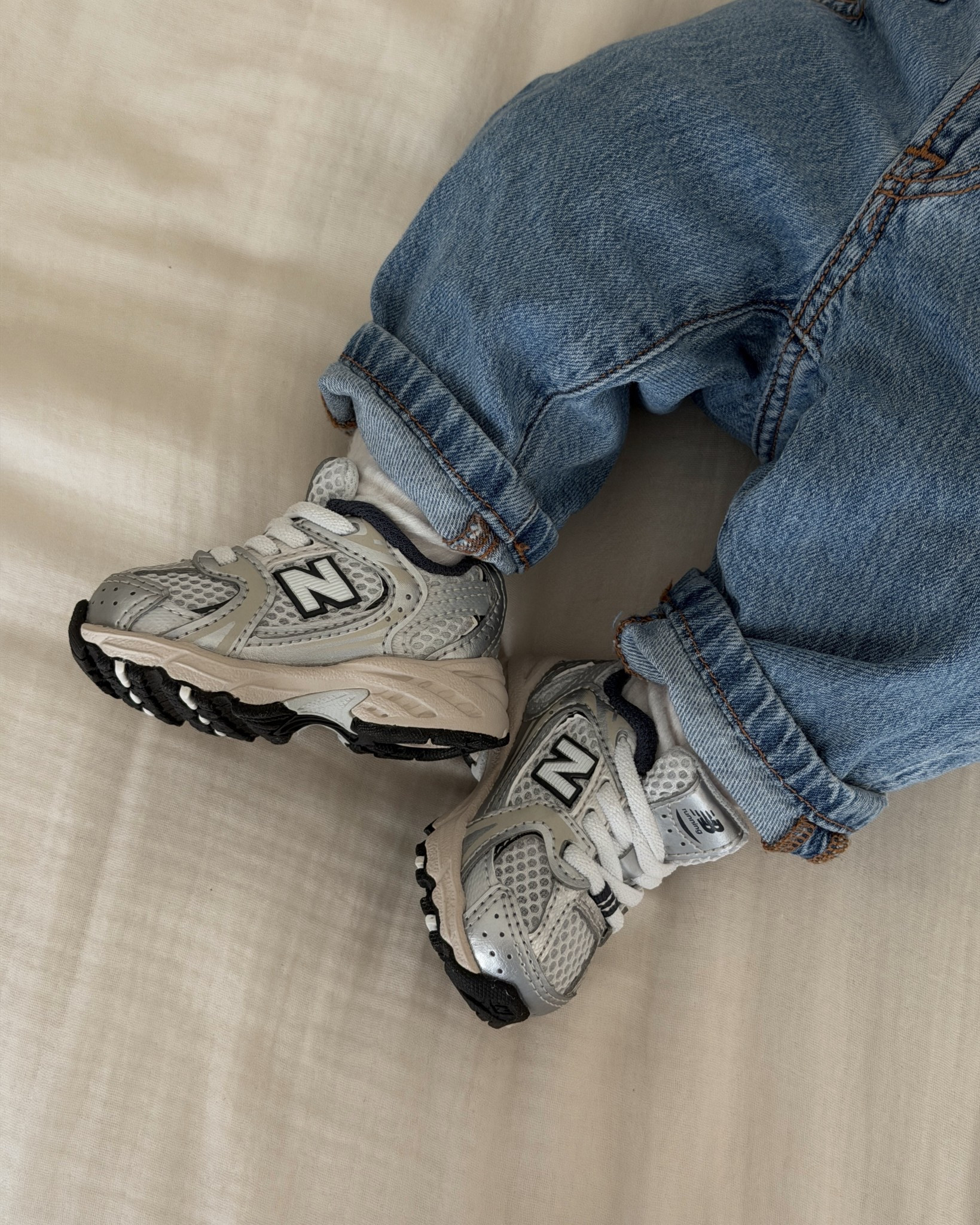 The beginning of her shoe collection 🤍

#babyshoes #babynewbalance #newbalances #newbalance530 #babygirloutfit