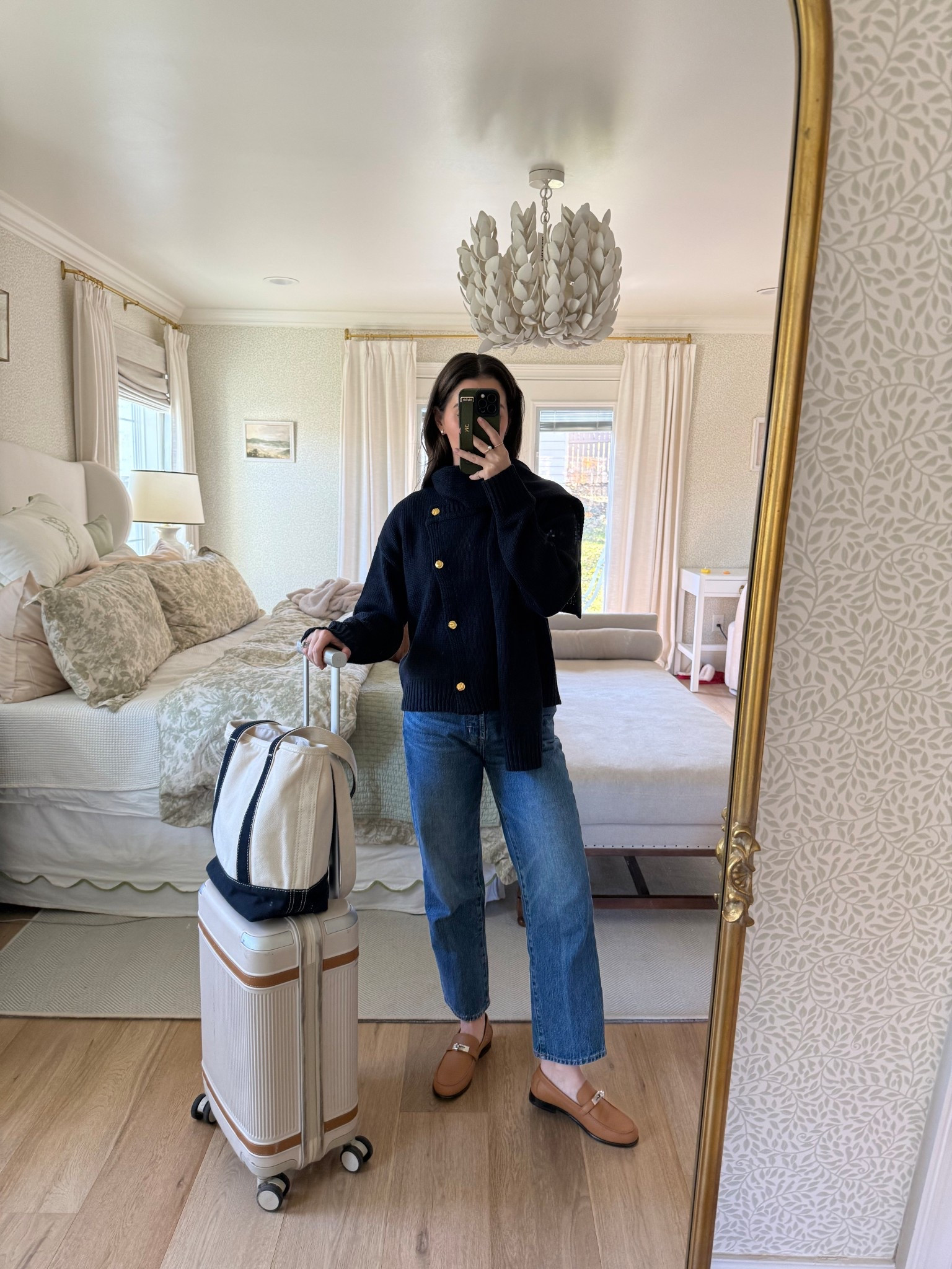 Today’s fall travel look ✈️🍂