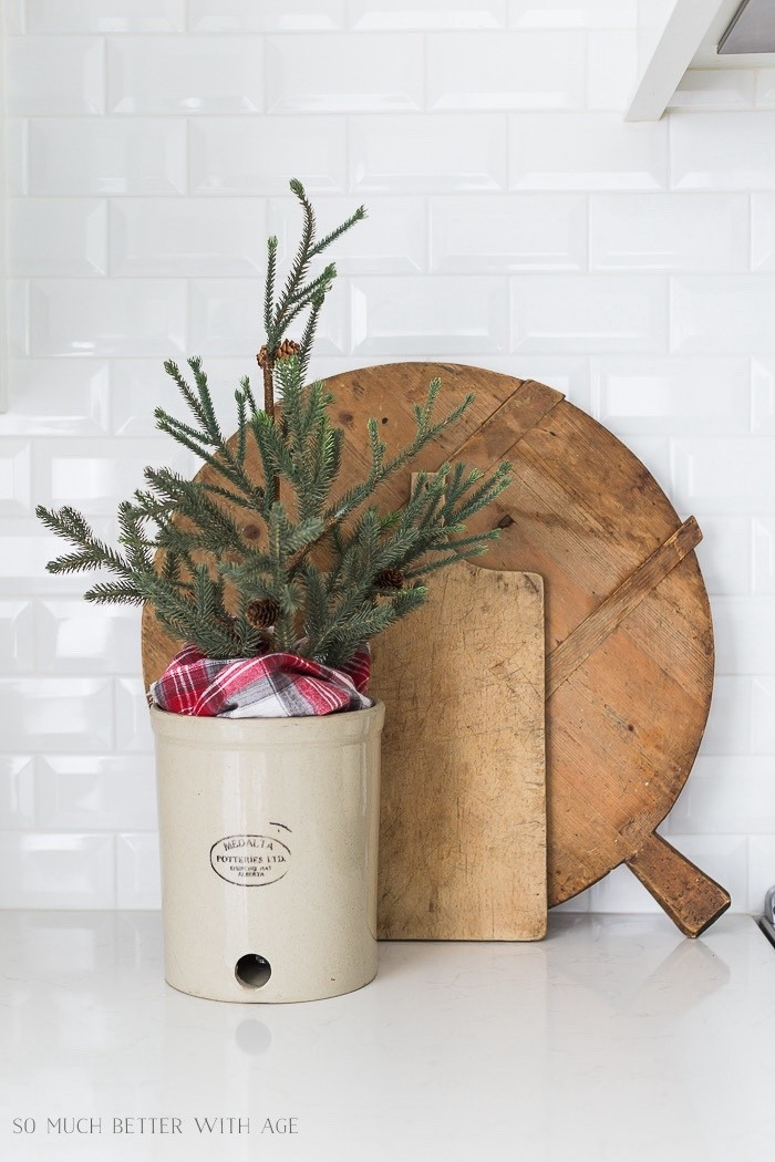 Just add a plaid scarf to a tree and you are set decorating your kitchen! Shop all these great finds! #plaidchristmas #vintagefinds #frenchboards #plaidchristmas

#LTKHoliday #LTKHome #LTKSeasonal