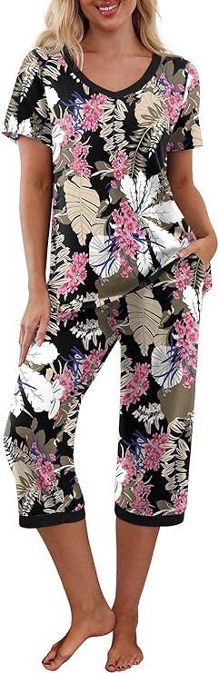 PrinStory Women's Pajama Set Short Sleeve Shirt and Capri Pants Sleepwear Pjs Sets with Pockets | Amazon (US)