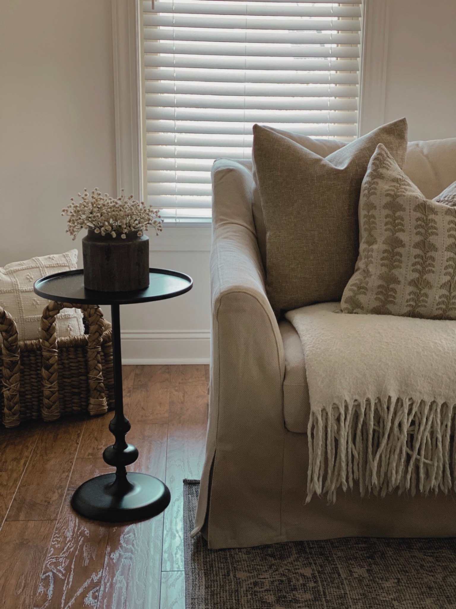 Spring living room 

#LTKSeasonal #LTKhome