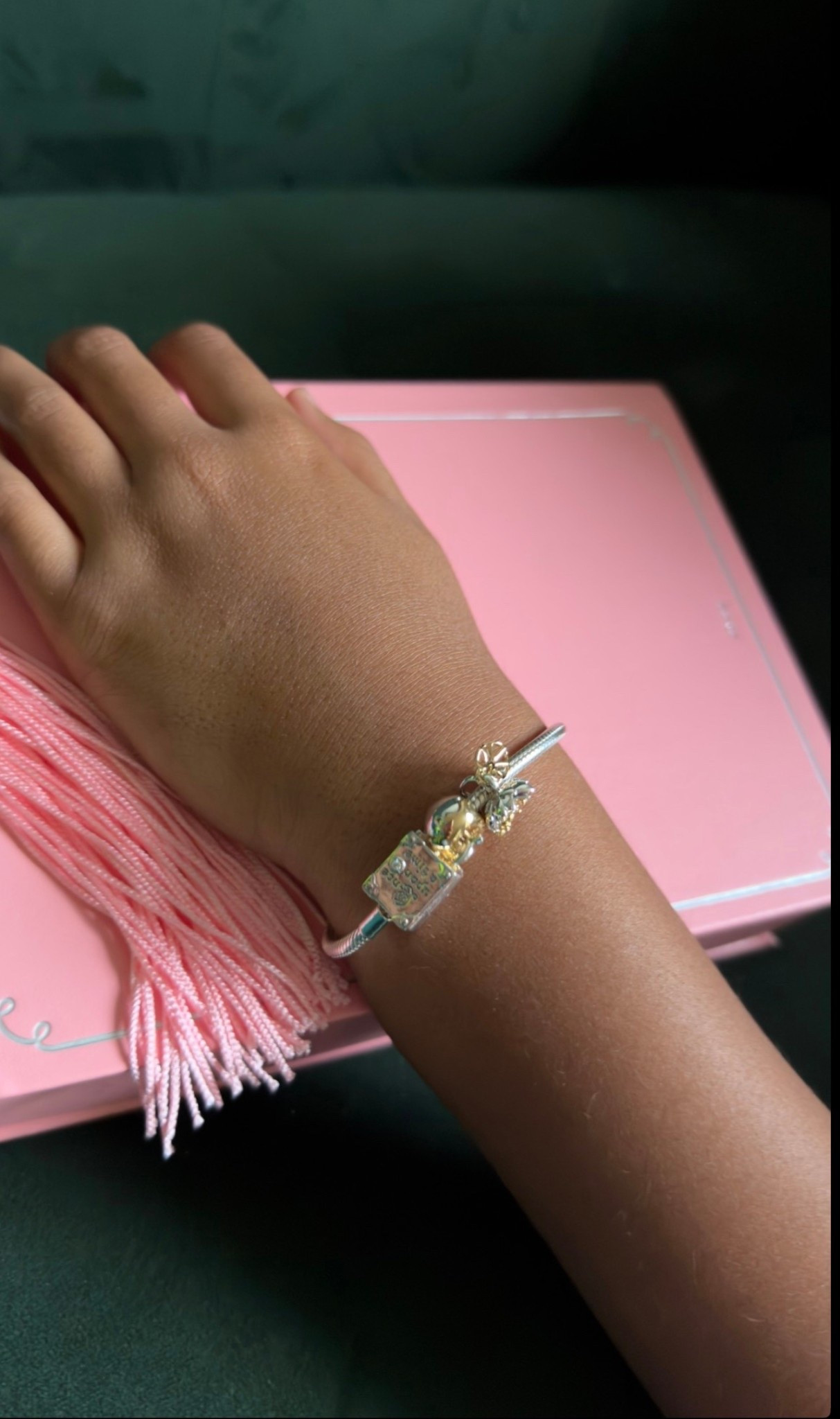 The smallest details always end up being my favorites ✨

#jewelrydetails #everydayjewelry #accessoriesinspo

#LTKOver40 #LTKSeasonal #LTKBeauty