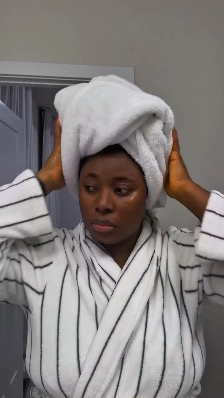 This is what I needed after such a long day! Do my ideal selfcare skincare routine with me 🫶🏽 

.

.

.

#selfcareroutine #skincareproducts #showerroutine #nightroutine #getunreadywithme #adunniakinde