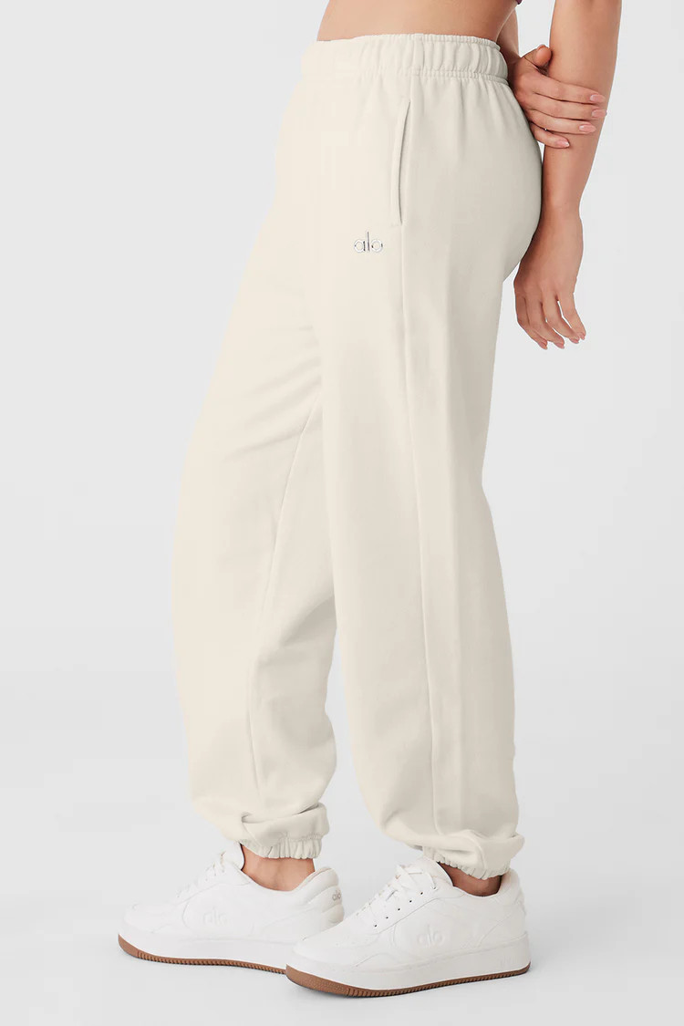 Accolade Sweatpant | Alo Yoga