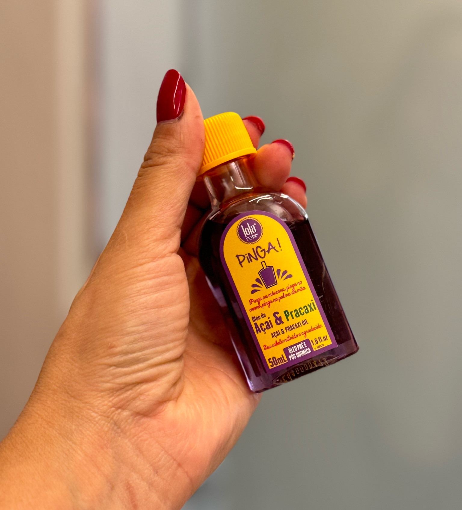 Chama a tropa das “Rapunzel”
Óleo Pinga Lola 
Com uma fragrância deliciosa, hidrata os fios. Recomendo para umectação, pois é bem pesado.
No inverno friccione nas mãos para melhor espalhar nos fios 

#LTKbrasil #LTKwinter #LTKbeauty