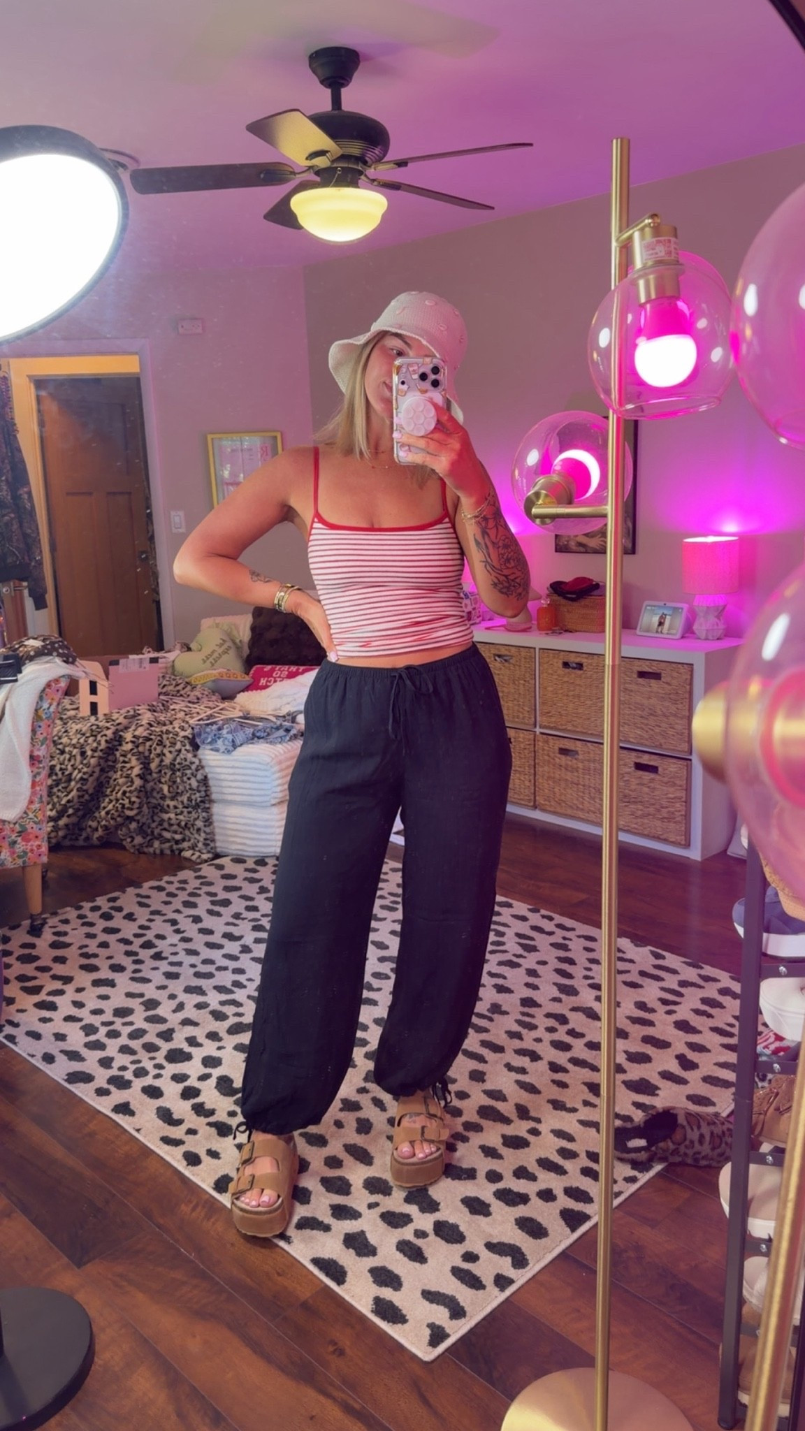 Small in top and bottoms sandals run tts