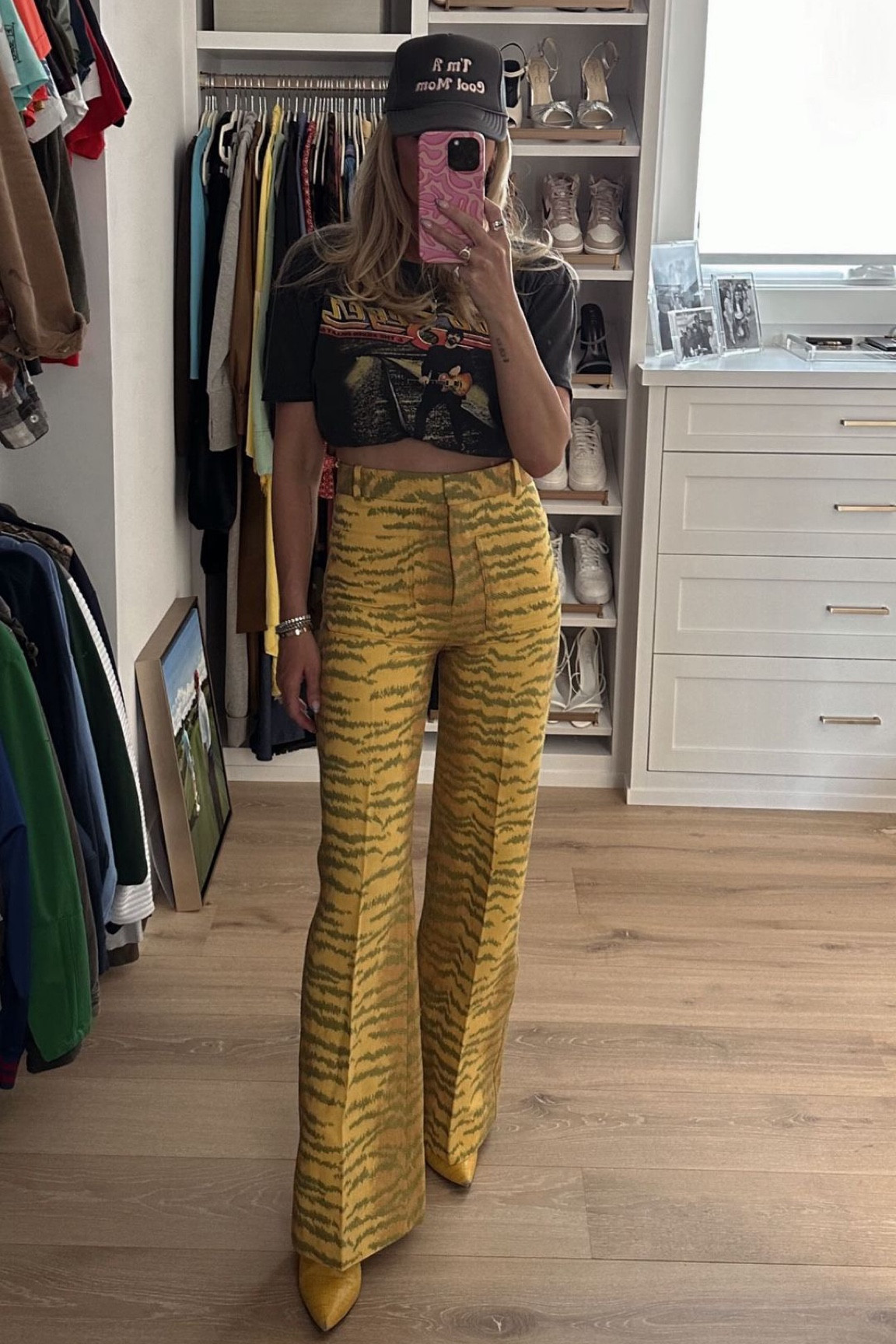 Easter weekend! These pants are so much fun and easy to style with a graphic tee. 

jeans l zebra pants l graphic tee l fun pants l spring 