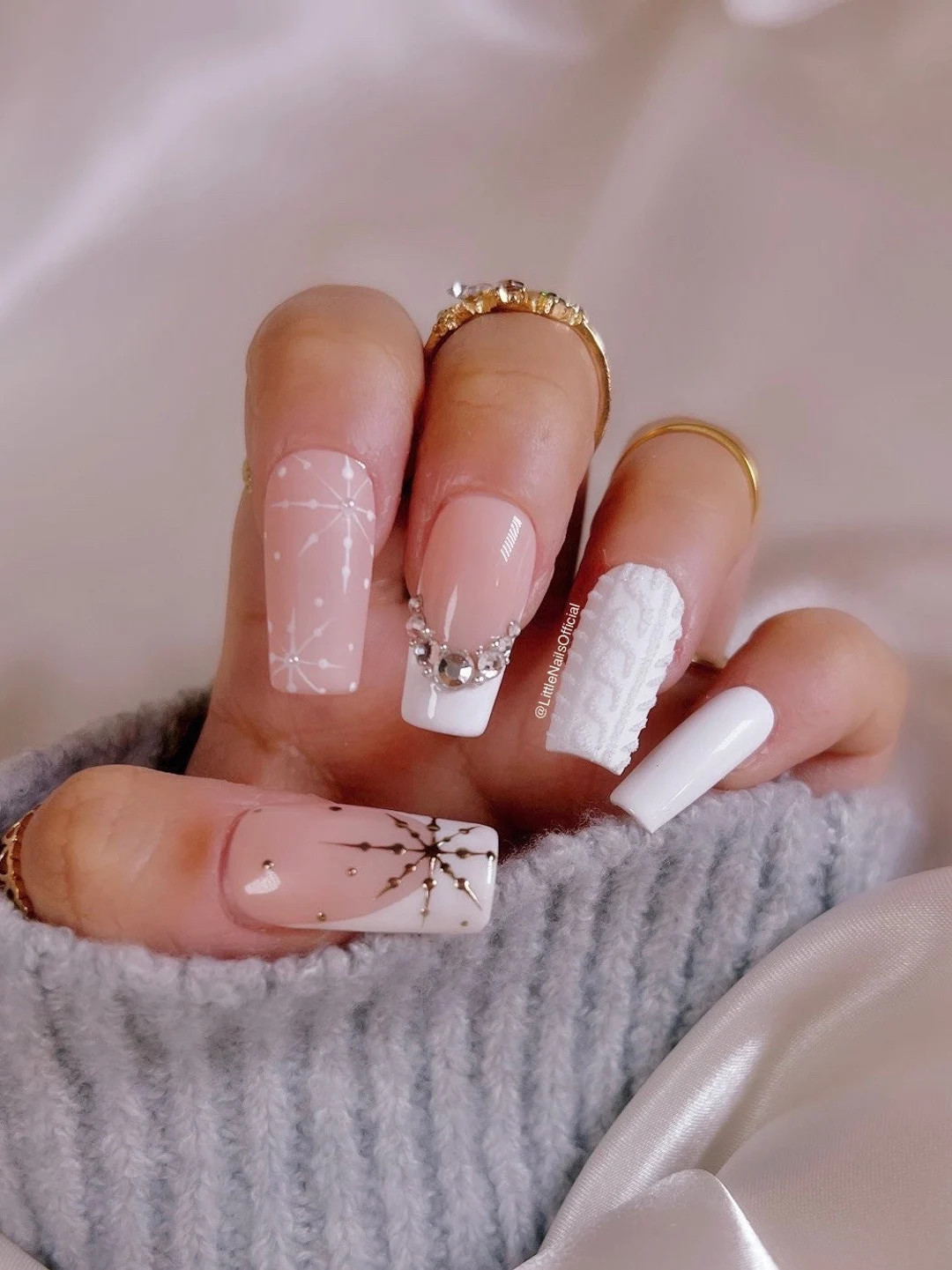 White Snowflake Nails, Holiday Christmas Sweater Nails - Etsy | Etsy (US)