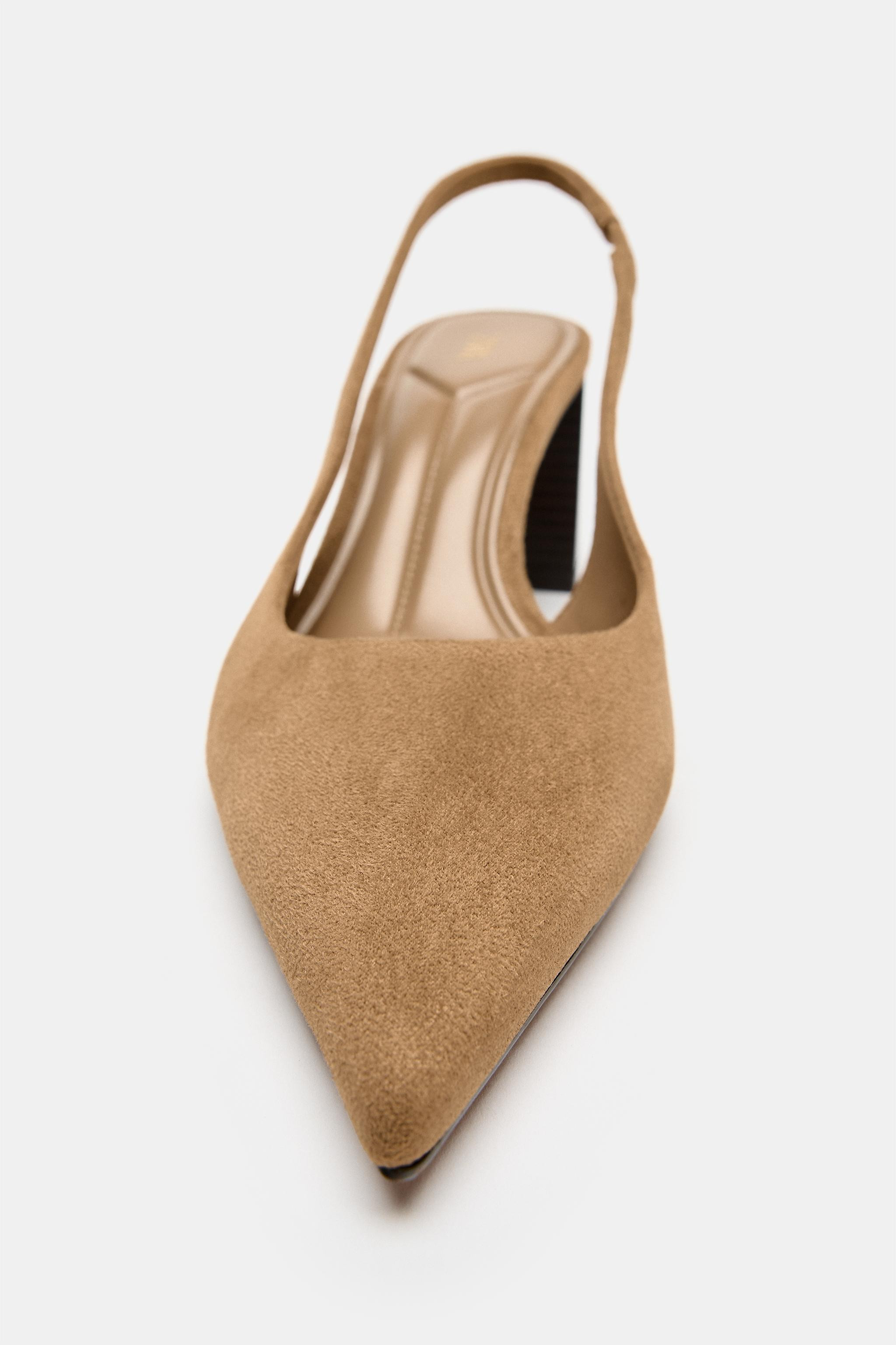 Slingback-Pumps. Runder Ausschnitt. Fersenriemen mit seitlichem elastischen Detail. Mittlerer Blo... | Zara DE