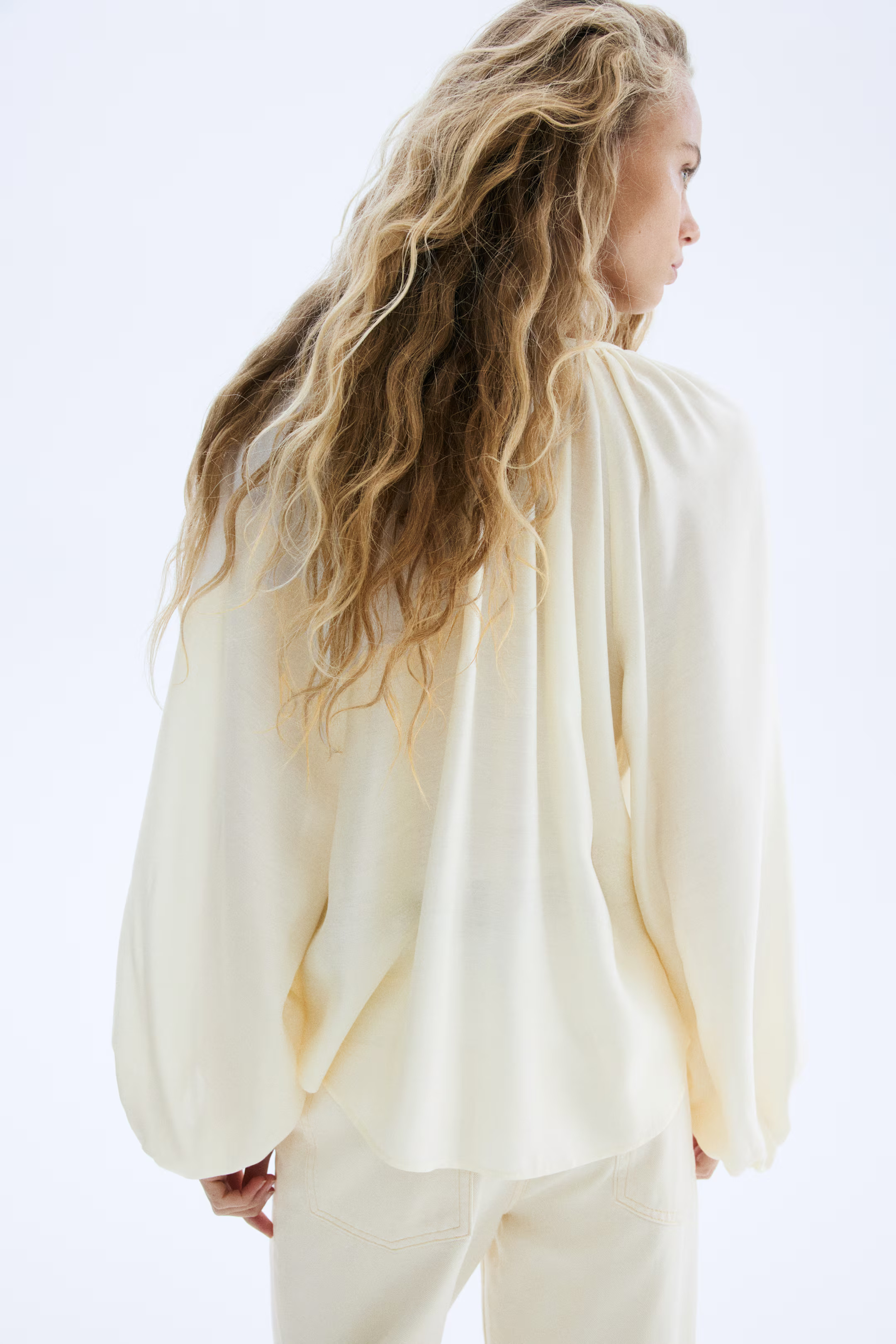 Oversized blouse | H&M (UK, MY, IN, SG, PH, TW, HK)