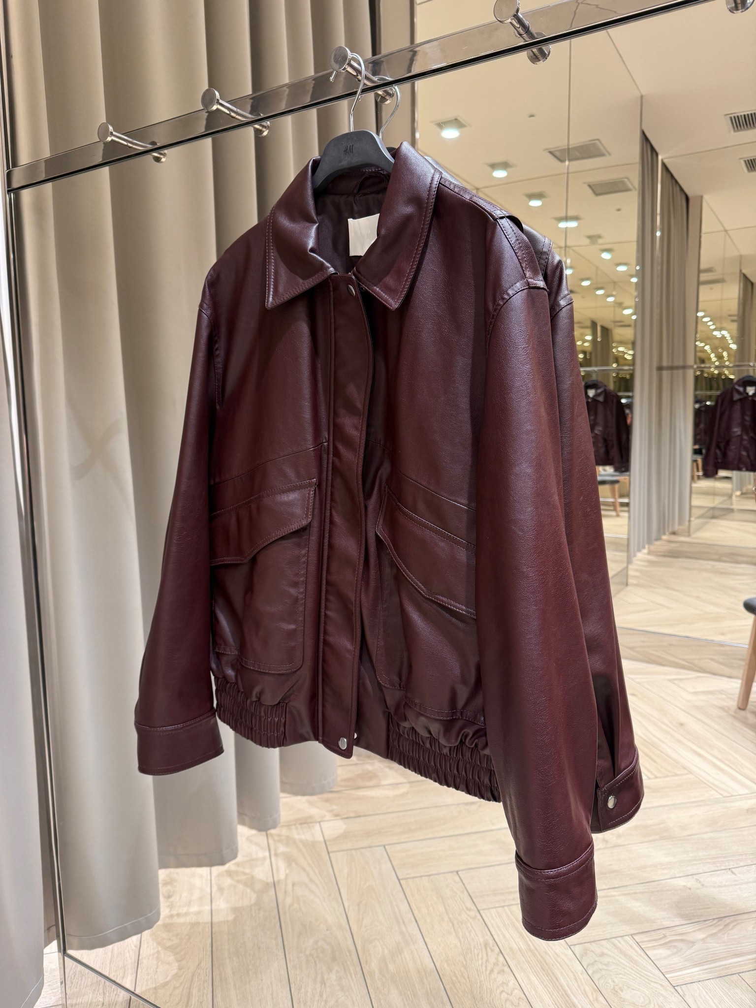 🍒 faux leather jacket
Tags: burgundy cherry oversized oversized pockets H&M trending colour fashion autumn transitional inspo coat city break capsule wardrobee

#LTKstyletip #LTKautumn