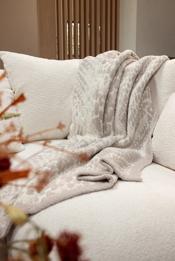 The coziest blanket you’ll ever need 🥹

#LTKFindsUnder50 #LTKHome #LTKSaleAlert