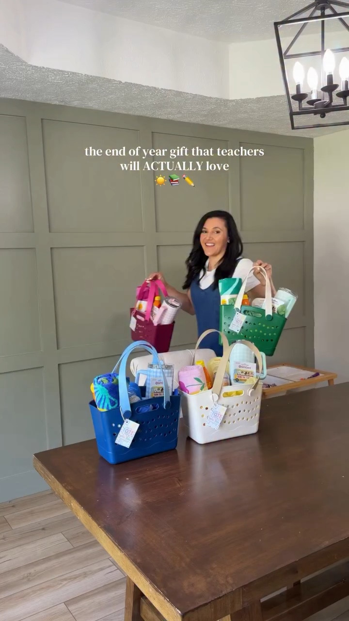 Teacher appreciation gift! ☀️

A cute tote + summer essentials + a gift card (the most important part) makes for the perfect teacher gift 💖

#teachergiftideas #endofyeargift #easygifts #summervibes #preschoolmom teacher appreciation gift summer gift ideas