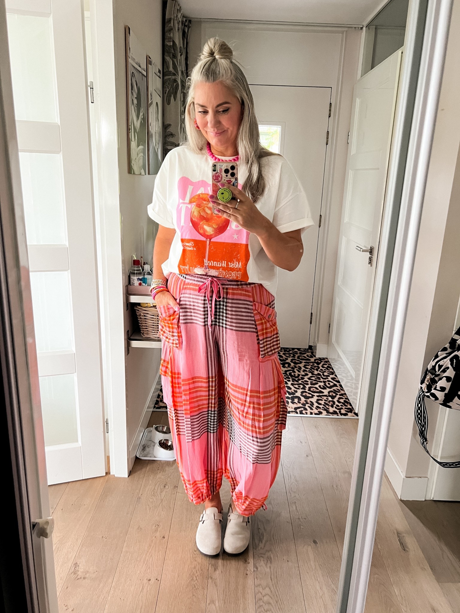 Ootd - Thursday. Pink, orange and yellow plaid Free People pants (L) with a graphic print t-shirt (https://most-wanted-nl.mtpc.se/5489142), pink bead necklace and Birkenstock Bostons. 



#LTKsummer #LTKeurope #LTKnederlands