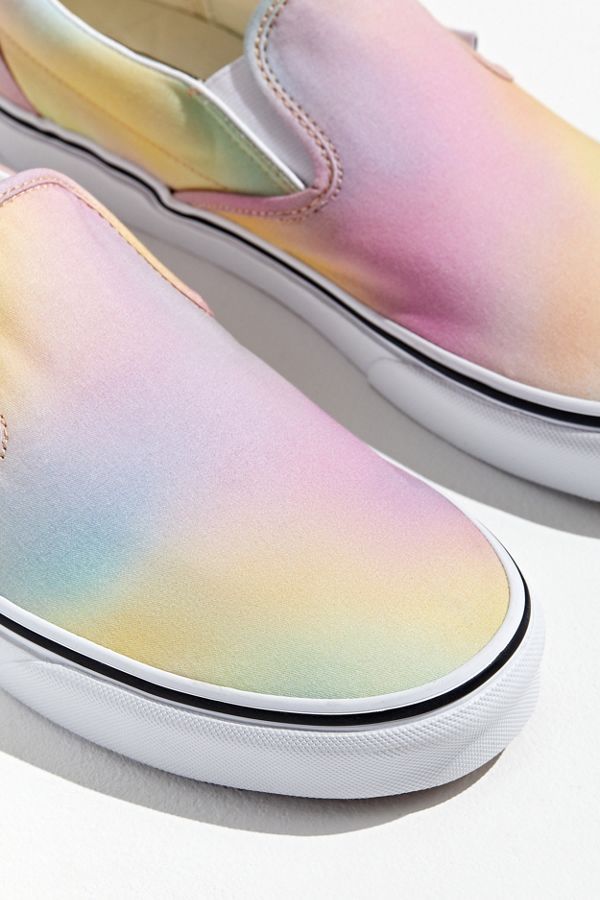 Vans Classic Slip-On Aura Sneaker | Urban Outfitters (US and RoW)