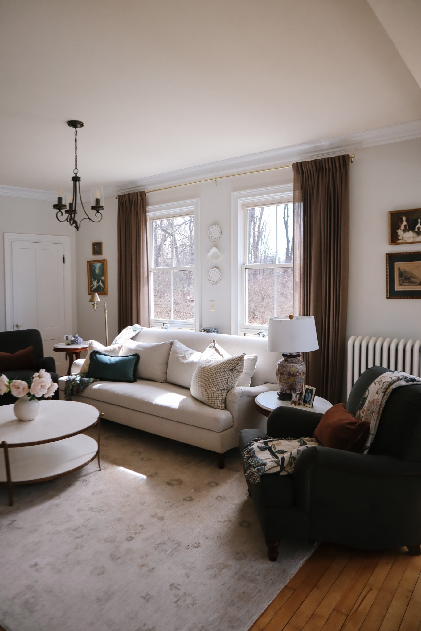 Living room decor how. Decor traditional home Amazon curtains pottery barn sofa 

#LTKHome