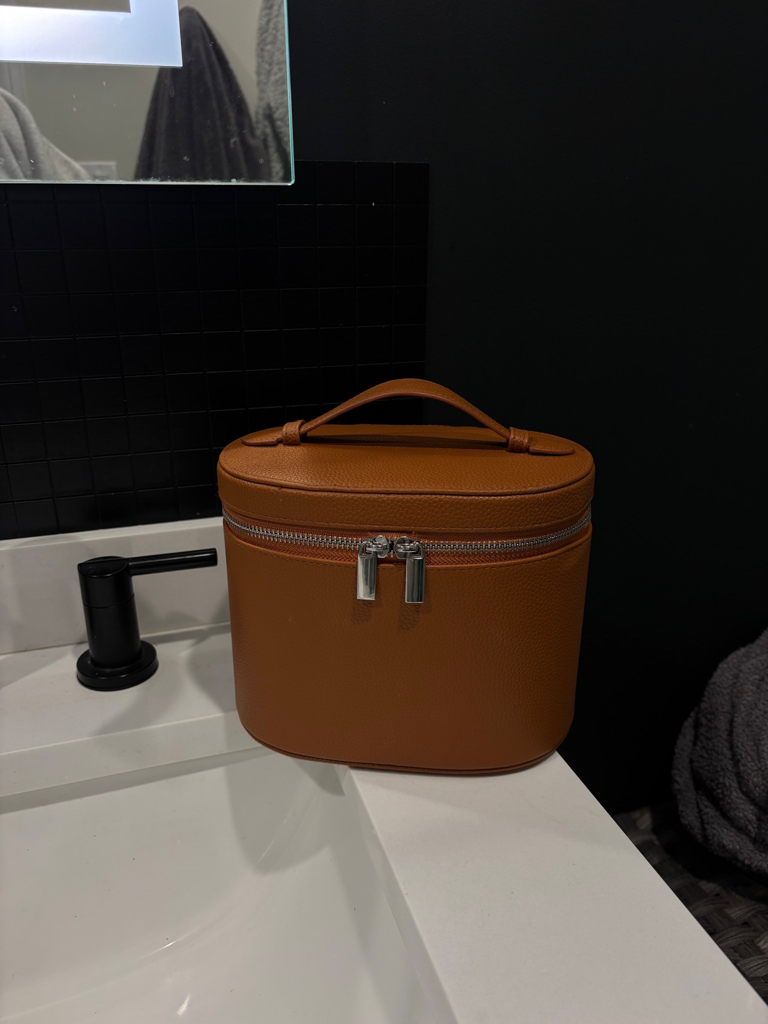 viral vanity case buuuut from amazon! the quality is amazing <3 

#LTKSeasonal #LTKGiftGuide #LTKBeauty