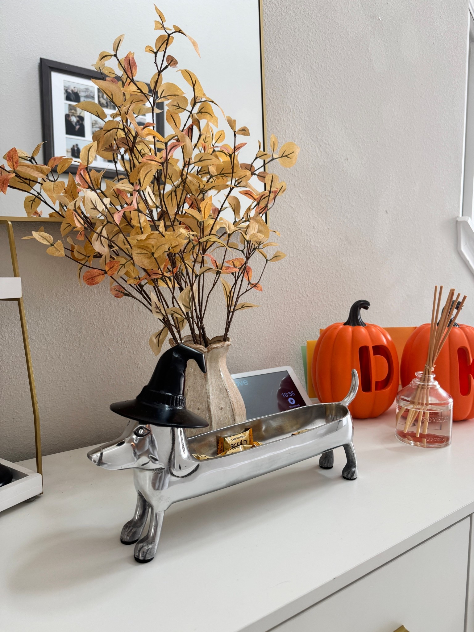 Fall/halloween entry way refresh 

#LTKHome #LTKSeasonal #LTKFindsUnder50