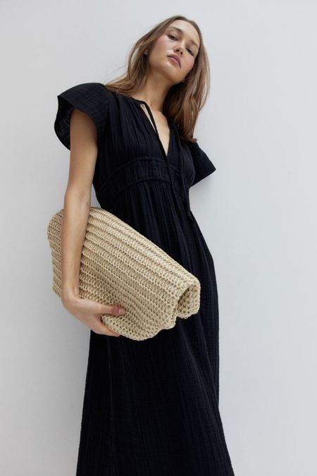✨Tap the bell above for daily elevated Mom outfits.

Summer dress, black dress

"Helping You Feel Chic, Comfortable and Confident." -Lindsey Denver 🏔️ 

#Nordstrom  #tjmaxx #marshalls #zara  #viral #h&m   #neutral  #petal&pup #designer #inspired #lookforless #dupes #deals  #bohemian #abercrombie    #midsize #curves #plussize   #minimalist   #trending #trendy #summer #summerstyle #summerfashion #chic  #oliohant #springdtess  #springdress #tuckernuck


Follow my shop @Lindseydenverlife on the @shop.LTK app to shop this post and get my exclusive app-only content!

#liketkit 
@shop.ltk
https://liketk.it/4Hx5u

Follow my shop @Lindseydenverlife on the @shop.LTK app to shop this post and get my exclusive app-only content!

#liketkit #LTKFindsUnder50 #LTKMidsize #LTKOver40
@shop.ltk
https://liketk.it/4Hx65