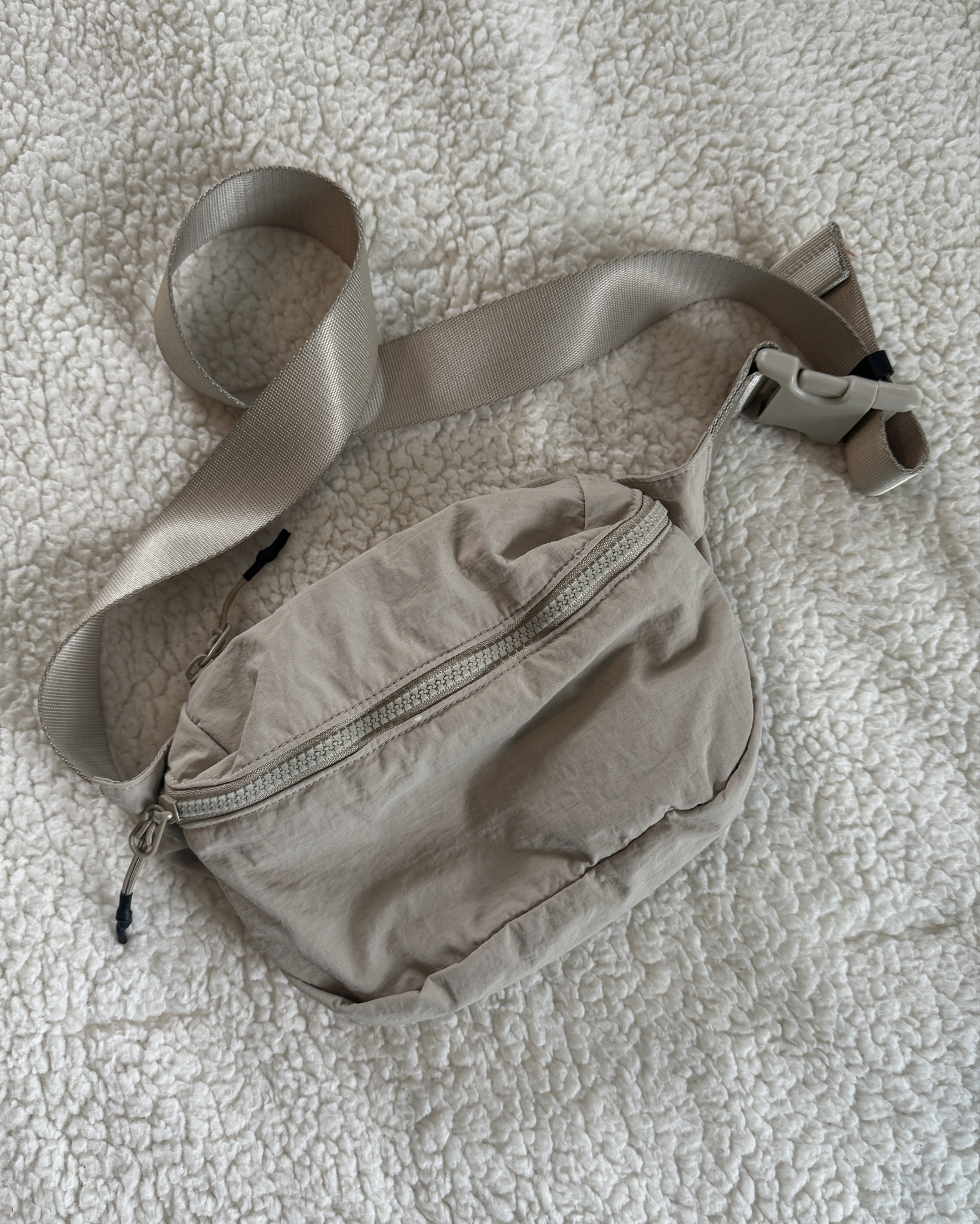 Lululemon inspired belt bag from Amazon! I used this bag all last summer! It’s great for all the essentials & looks identical to lululemon 🤎✨🤌🏻 

#LTKStyleTip #LTKSeasonal #LTKFindsUnder50