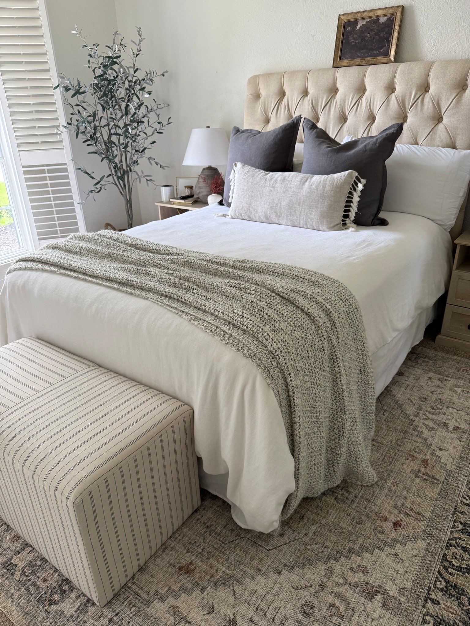 🚨This Studio McGee Target bench is on sale! 

Studio McGee Target sale 
Target sale
Guest room 
Guest room inspo 
Guest room furniture 
Studio McGee target 
McGee and co dupe 
Bedroom inspo 
Affordable bedroom 
Bedroom decor 
Affordable home decor 
Modern farmhouse bedroom 
Transitional bedroom

#LTKHome #LTKU #LTKSaleAlert