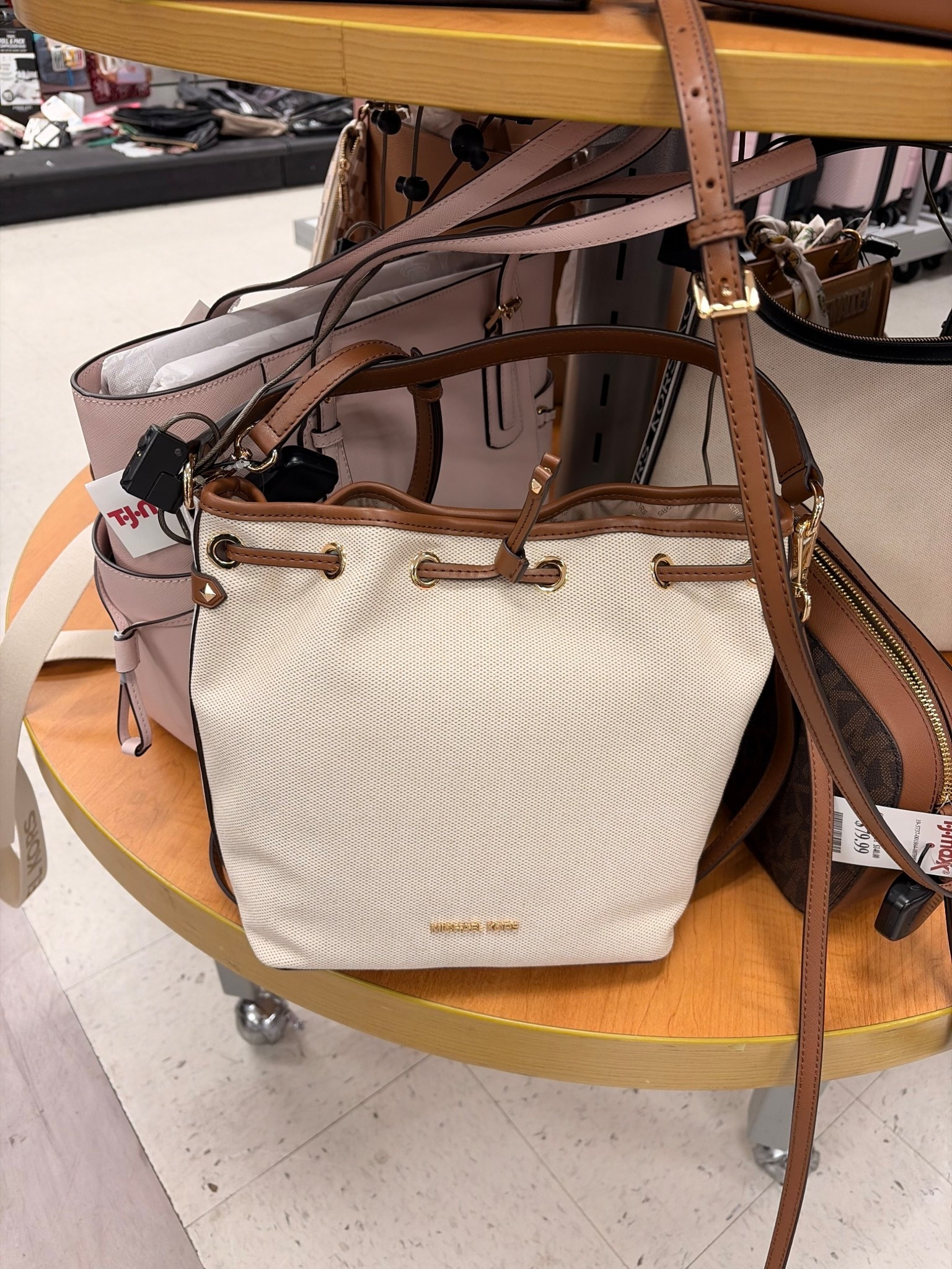 TJ Maxx find! Found exact handbag and some for less! Huge discounts going on Michael Kors and more!









Gift ideas, spring handbag, summer handbag, Michael Kors sale, handbag sale 


#LTKmomlife #LTKSaleAlert #LTKValentine