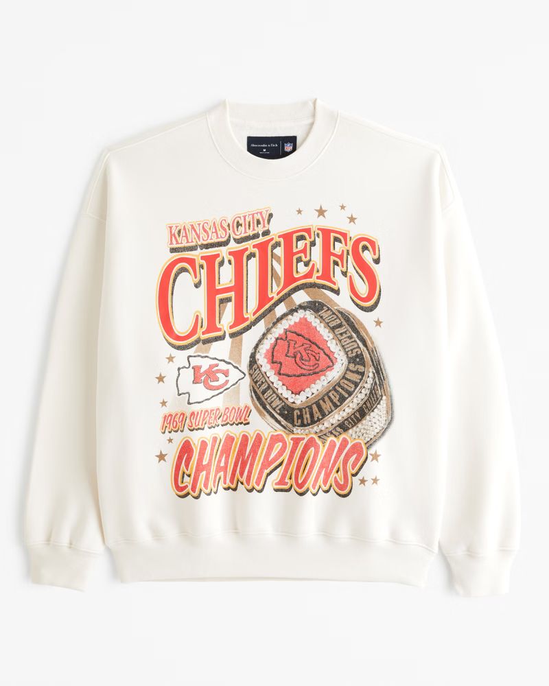 Abercrombie & Fitch Men's Kansas City Chiefs Graphic Crew Sweatshirt in Cream - Size XXXL | Abercrombie & Fitch (US)