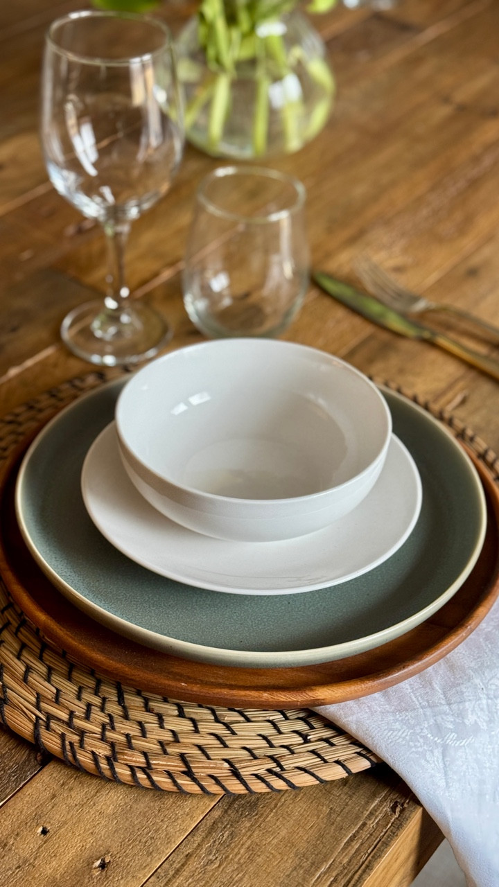 I found these olive green plates on a quick @target run and they inspired me to create a simple spring table. Sometimes one small update inspires everything else. Is anyone also ready for Spring hosting? 

#targethome #targetstyle #springtable #tablescapestyling #targetrun