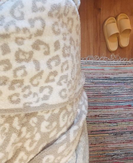 The BEST blankets😍😍

#amazon #sandals #rug #throwrug #blanket #throwblanket #barefootdreams #shopthecollection

#LTKhome #LTKSpringSale #LTKfamily