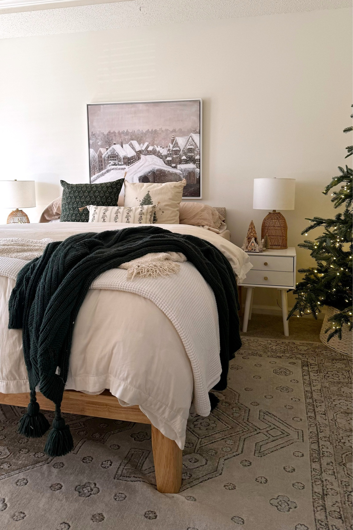 Bedroom details 🤎

Bedroom Rug, Artwork, Bedding, Bedroom Sidetablr

#LTKSeasonal #LTKHoliday #LTKhome