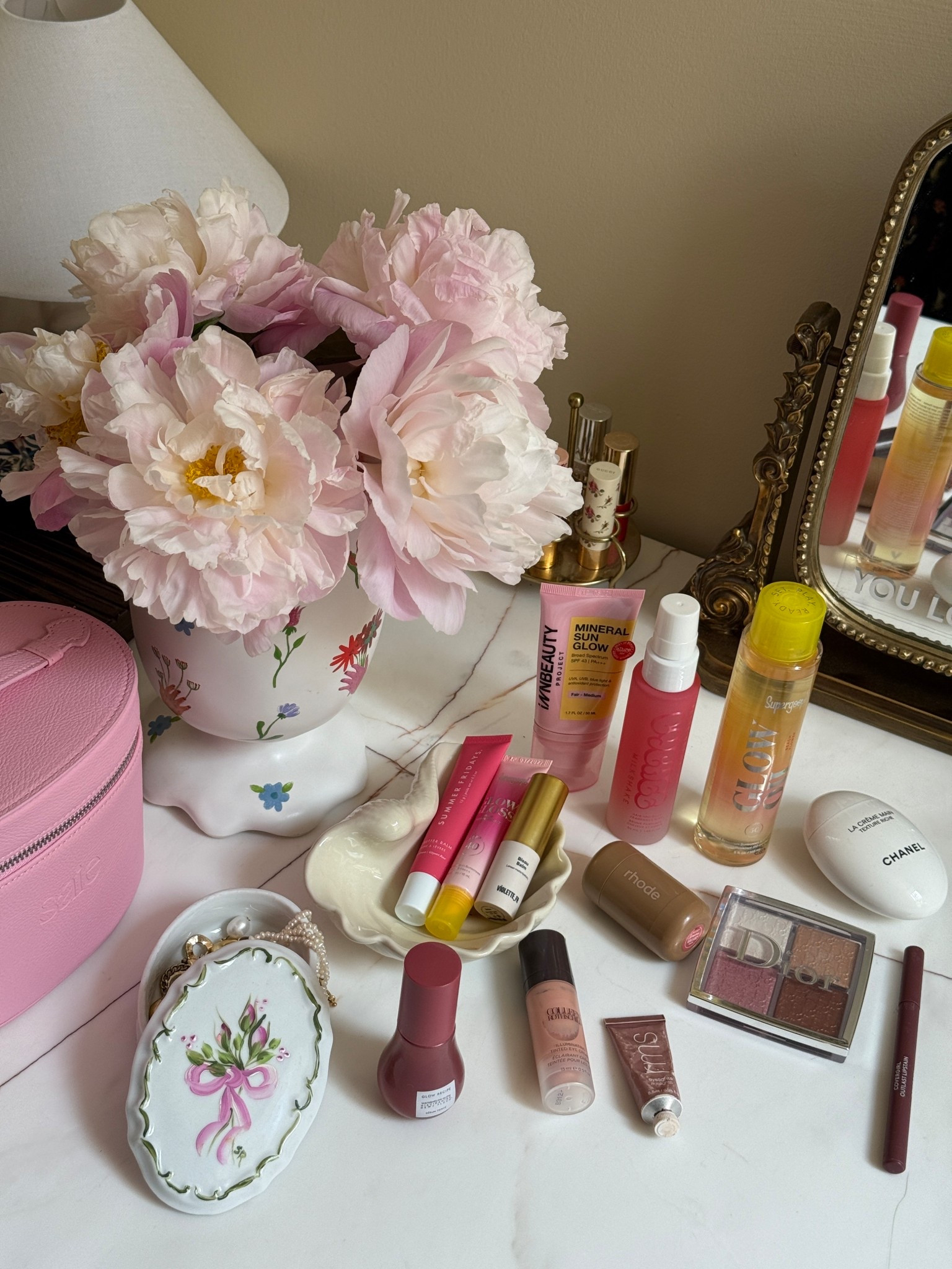 Holiday gifts for the make up lover in your life 

#LTKselfcare #LTKGiftGuide #LTKSaleAlert