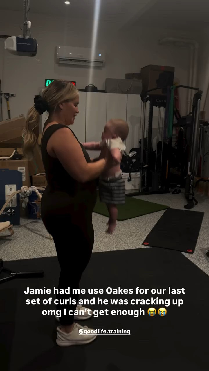 Workout fit of the day

#LTKmomlife #LTKMidsize #LTKfitnessgoals