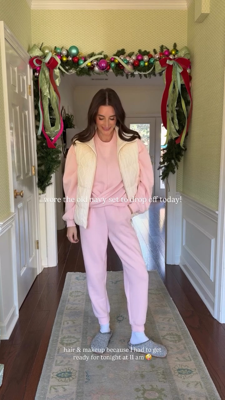 wore the old navy set to drop off today! Xs in the top & bottom!

#LTKFindsUnder100 #LTKFindsUnder50 #LTKootd