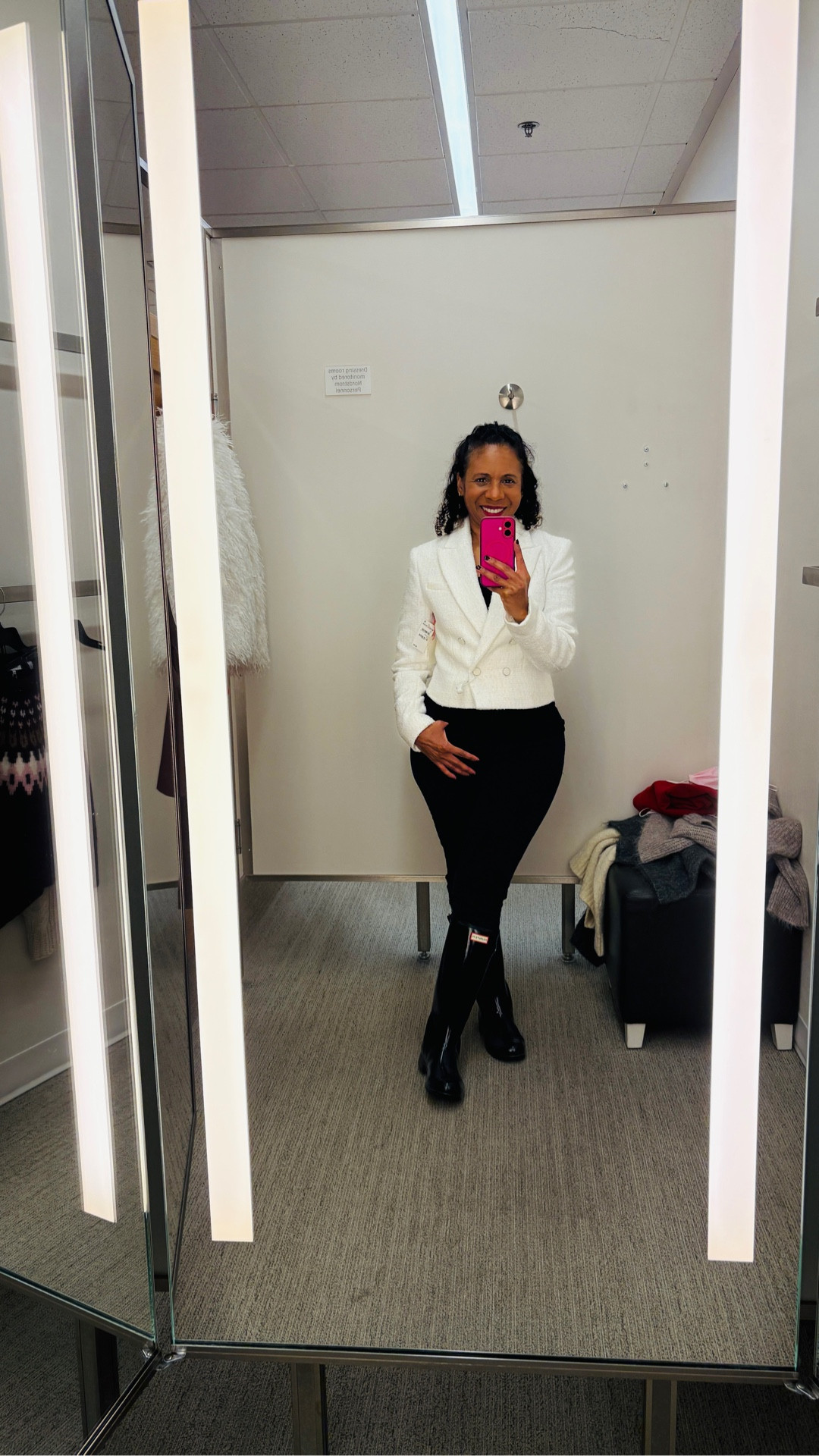 Holiday try-on time! ✨
This ivory cropped tweed blazer (wearing XS) has the most beautiful metallic shimmer. It instantly dresses up any outfit — such a chic festive layer for the season!
Shop it right below. 

#LTKSeasonal #LTKGiftGuide #LTKHoliday